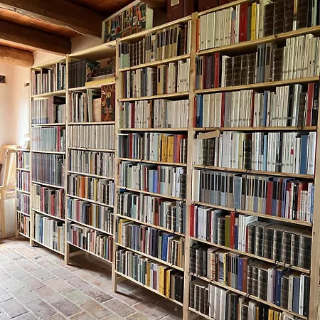 The Reading Cat Retreat Habitación en casa particular Poggio San Marcello